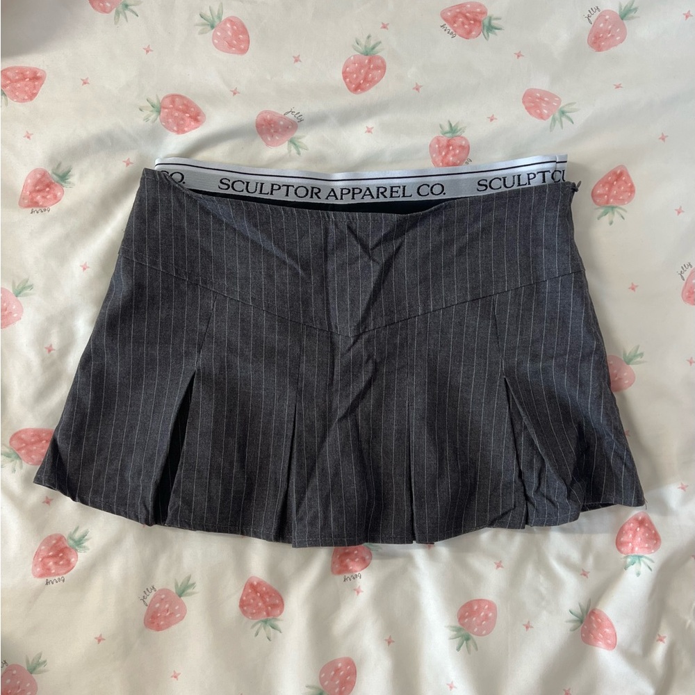 Sculptor Gray Pinstripe Pleated Mini Skort